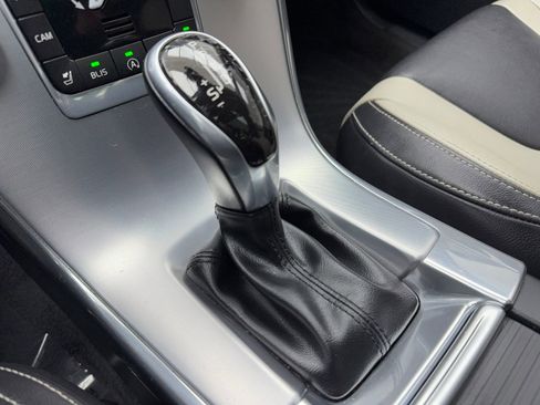 Used 2017 Volvo XC60 T6 Dynamic w/ Preferred Option Package image 31