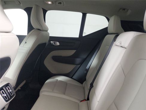 Certified 2026 Volvo XC40 B5 Plus AWD/4WD image 8
