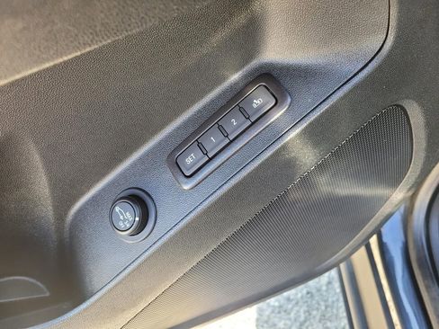 Used 2022 Chevrolet Equinox Premier FWD image 21