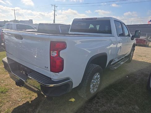Used 2025 Chevrolet Silverado 2500 LT AWD/4WD image 3