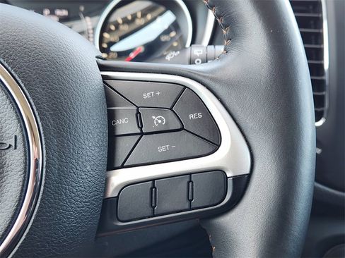 Used 2019 Jeep Compass Latitude image 28