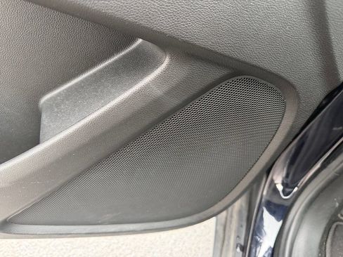 Used 2020 Chevrolet Traverse LT FWD image 12