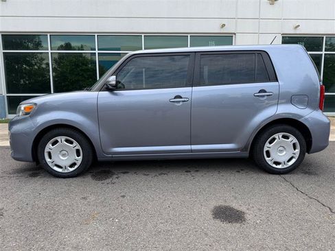 Used 2011 Scion xB FWD image 6