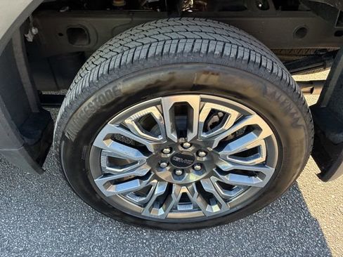 Used 2025 GMC Sierra 1500 Denali Ultimate image 12