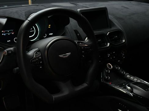 Used 2020 Aston Martin V8 Vantage Coupe RWD image 21