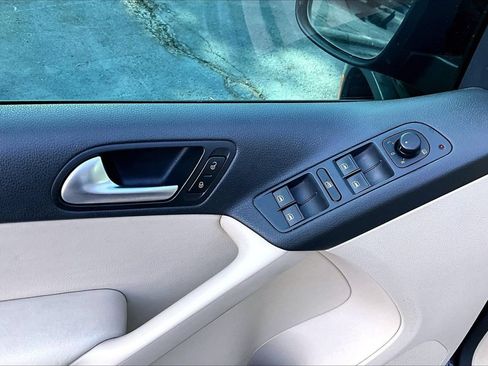 Used 2014 Volkswagen Tiguan SE FWD image 23