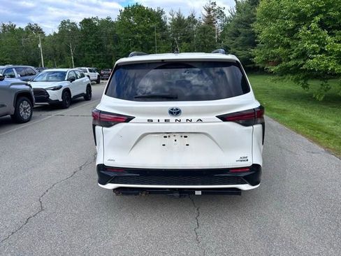 Used 2023 Toyota Sienna XSE w/ XSE Plus Package AWD/4WD image 4