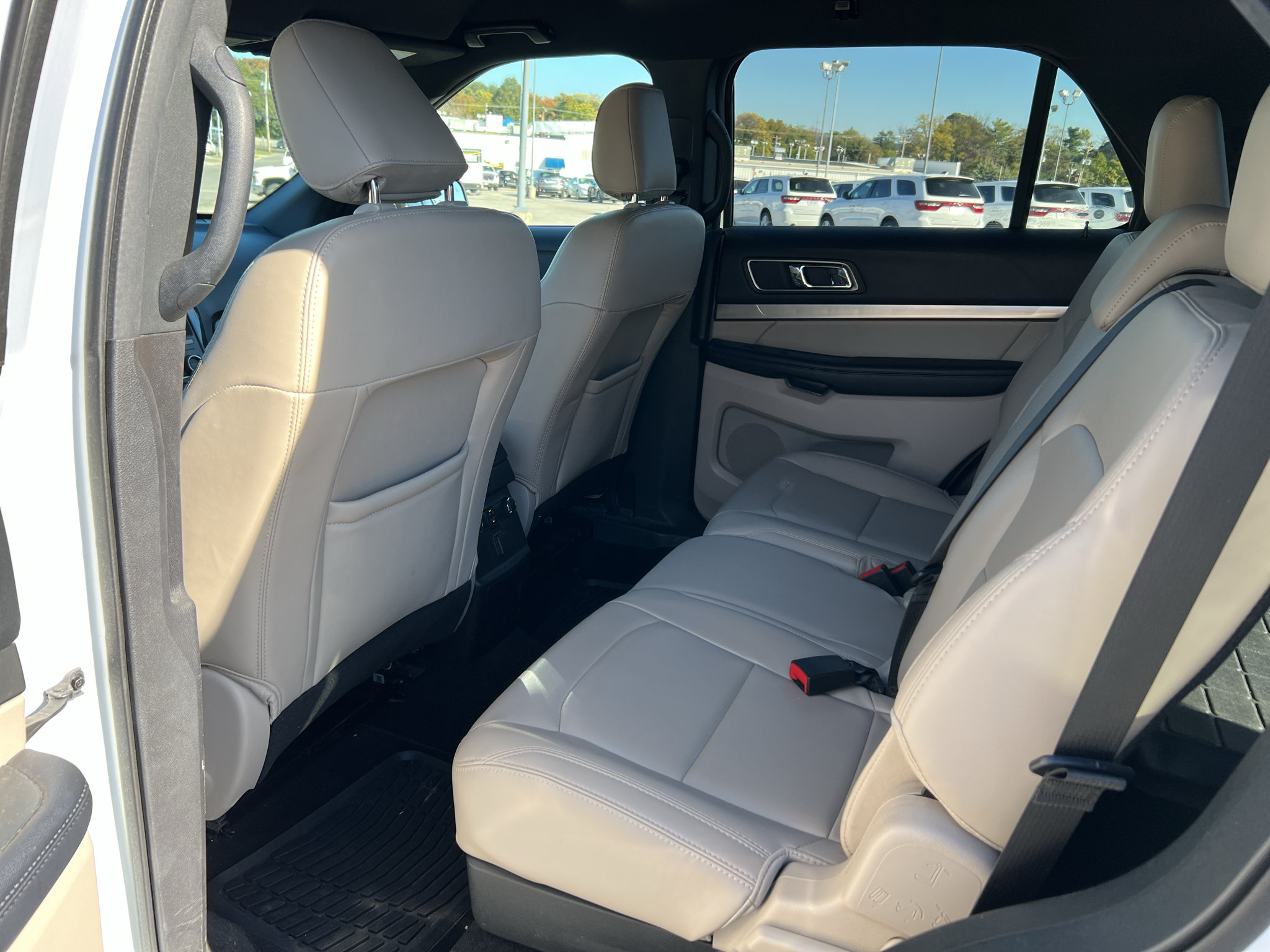 Used 2019 Ford Explorer XLT w/ Equipment Group 202A AWD/4WD image 12