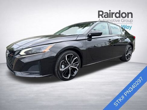 Used 2023 Nissan Altima 2.5 SR FWD image 3