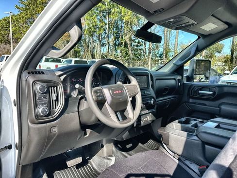 Certified 2022 GMC Sierra 2500 Pro w/ Convenience Package image 10