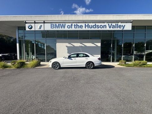 Used 2022 Mercedes-Benz E 350 4MATIC Sedan image 1