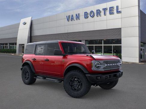 Used 2026 Ford Bronco Badlands AWD/4WD image 32