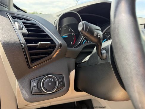 Used 2018 Ford Escape Titanium w/ Ford Safe & Smart Package AWD/4WD image 25