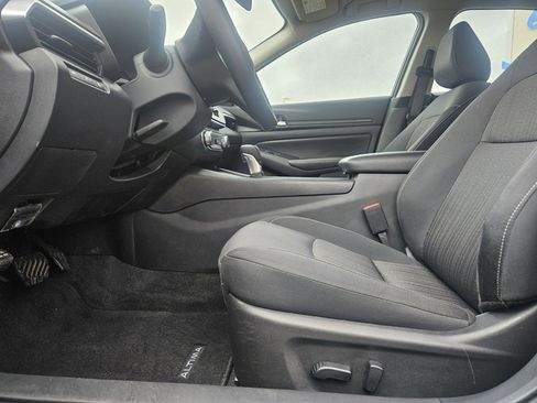 Used 2025 Nissan Altima 2.5 SV image 13