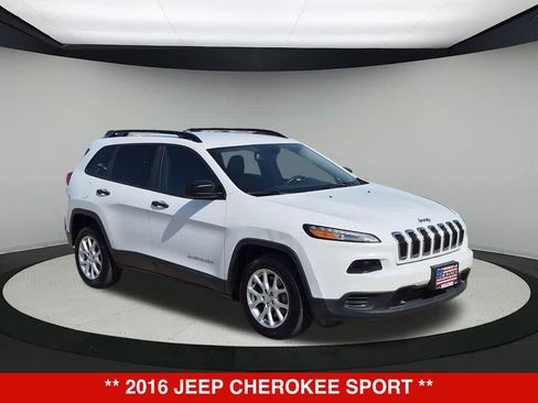 Used 2016 Jeep Cherokee Sport FWD image 8