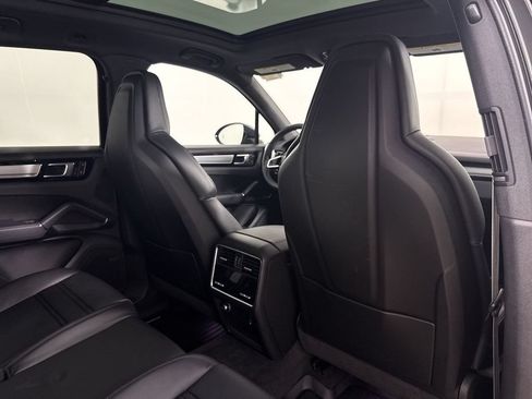 Certified 2023 Porsche Cayenne Platinum Edition AWD/4WD image 25