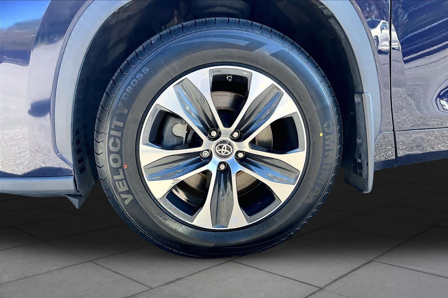 Used 2023 Toyota Highlander XLE FWD image 11