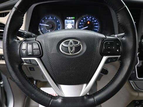 Used 2019 Toyota Sienna XLE w/ XLE Navigation Package image 21