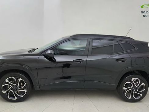 Used 2025 Chevrolet Trax RS w/ Driver Confidence Package FWD image 3