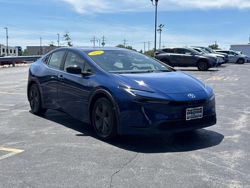 Used 2023 Toyota Prius LE FWD image 2