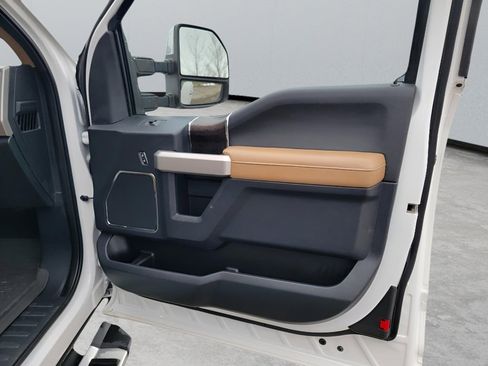 Used 2022 Ford F350 Lariat w/ Chrome Package image 31