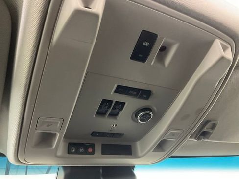 Used 2018 Cadillac Escalade Premium Luxury AWD/4WD image 16