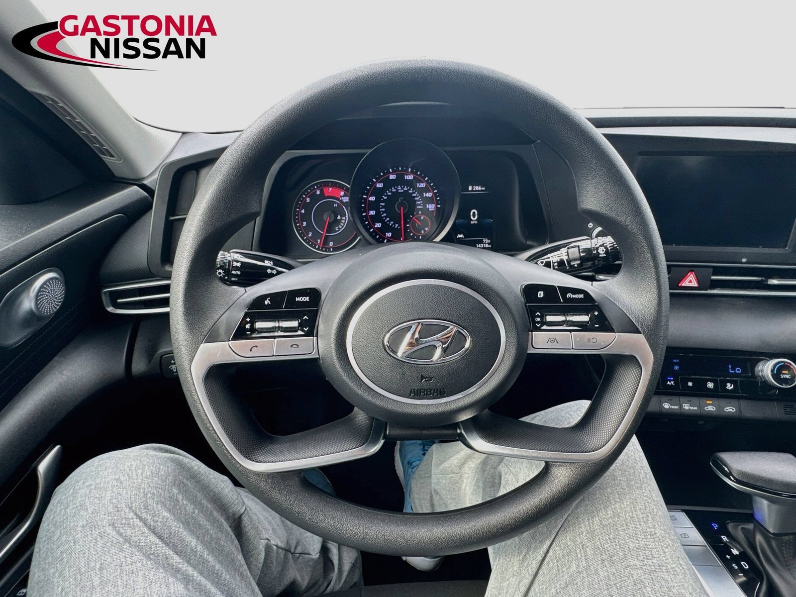 Used 2023 Hyundai Elantra SEL FWD image 14