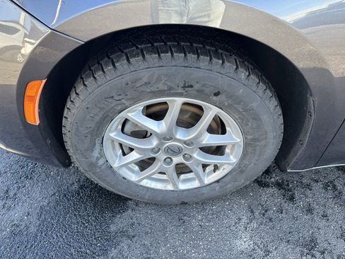 Used 2022 Chrysler Pacifica Touring-L image 16