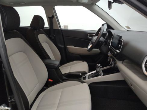 Used 2024 Hyundai Venue SEL image 21