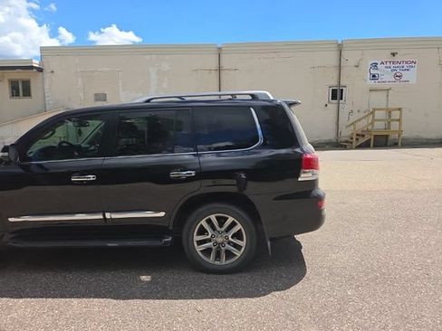 Used 2013 Lexus LX 570 4WD w/ Luxury Pkg image 8