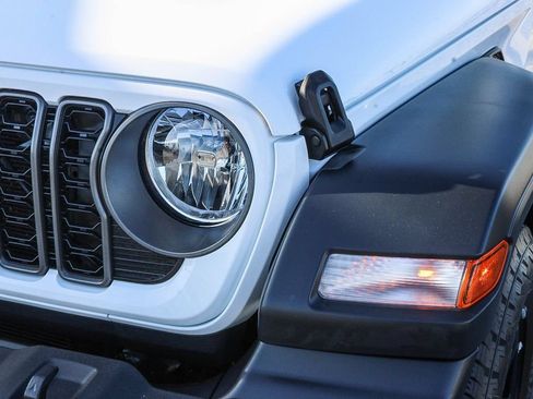 Used 2025 Jeep Wrangler Unlimited Sport AWD/4WD image 5
