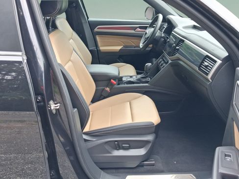 Used 2021 Volkswagen Atlas Cross Sport SEL FWD image 24