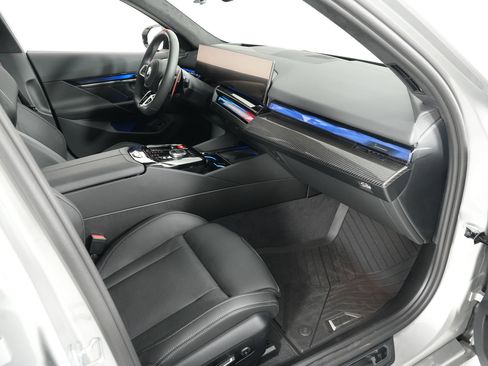 Used 2025 BMW M5 Touring AWD/4WD image 32