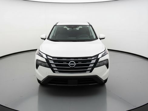 Used 2025 Nissan Rogue SV image 2