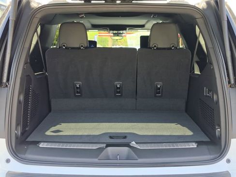 New 2026 Chevrolet Suburban High Country image 11