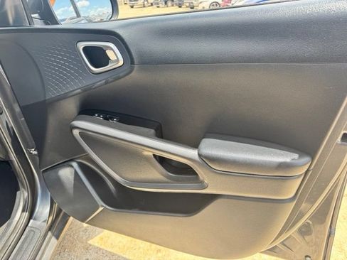 Used 2020 Kia Soul S FWD image 15
