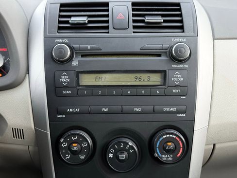 Used 2010 Toyota Corolla LE image 29