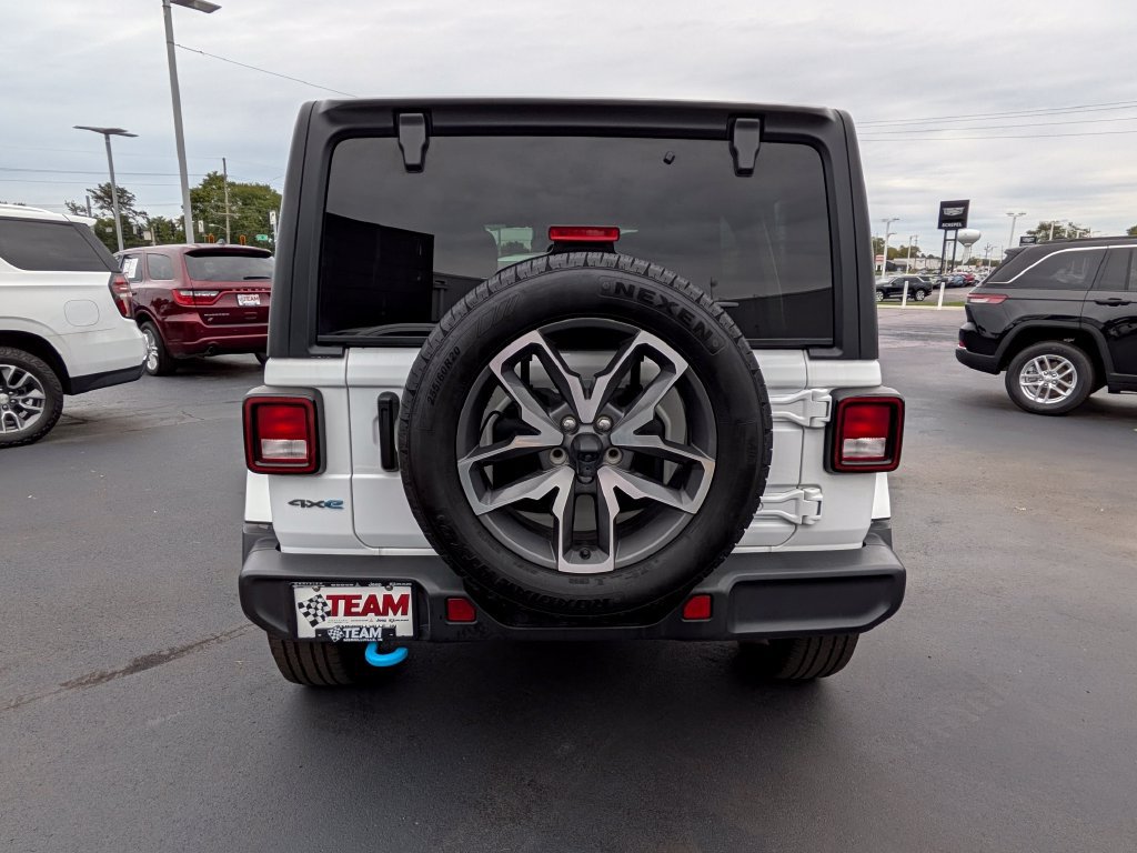 Used 2024 Jeep Wrangler Unlimited AWD/4WD image 10