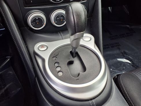 Used 2011 Nissan 370Z Coupe RWD image 10