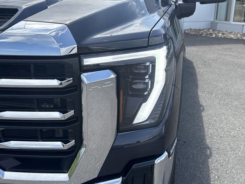 Used 2024 GMC Sierra 2500 SLT w/ SLT Premium Package AWD/4WD image 9