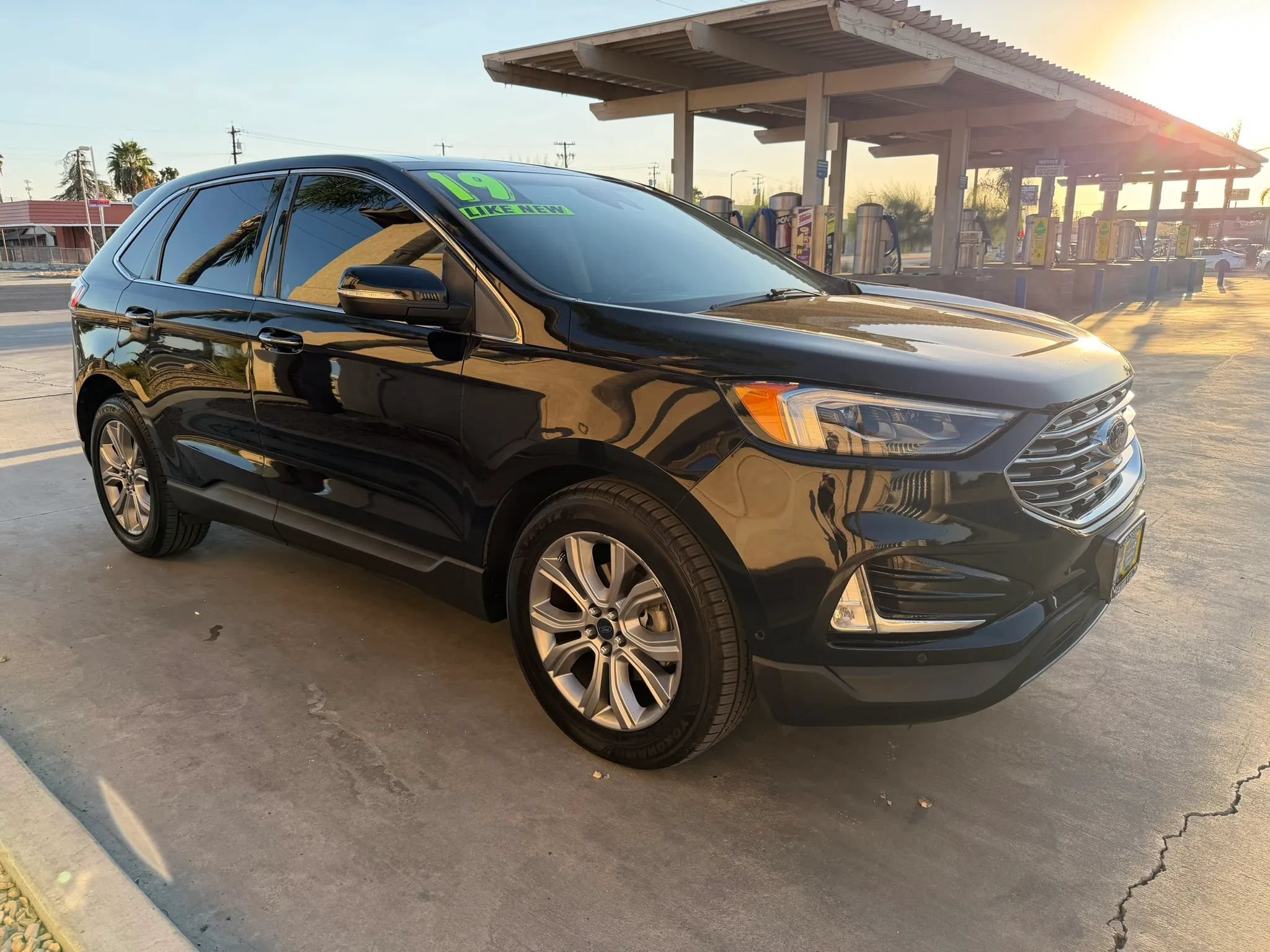 Used 2019 Ford Edge Titanium w/ Equipment Group 301A FWD image 3