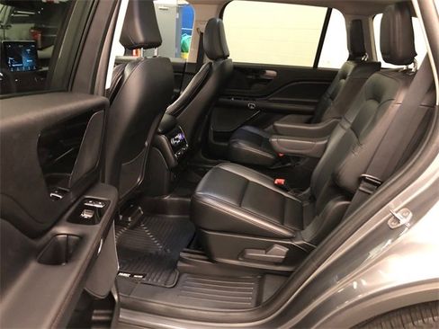 Used 2023 Lincoln Aviator AWD w/ Premium Package image 31