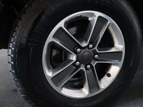 Used 2020 Jeep Wrangler Unlimited Sahara w/ Uconnect 4C Nav & Sound Group AWD/4WD image 36