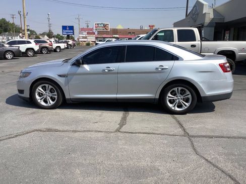 Used 2016 Ford Taurus SE FWD image 17