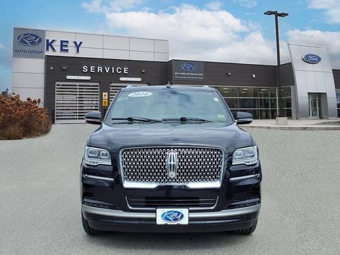 Used 2024 Lincoln Navigator Premiere AWD/4WD image 2