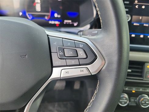 Used 2024 Volkswagen Taos SE image 17