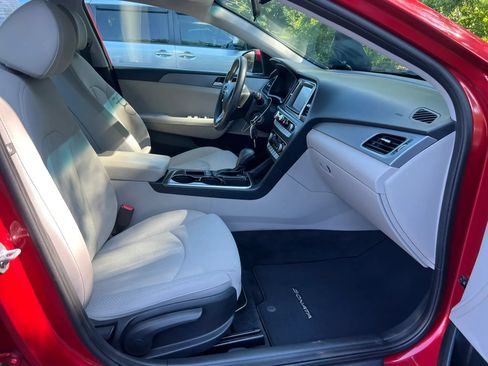 Used 2019 Hyundai Sonata SE FWD image 30