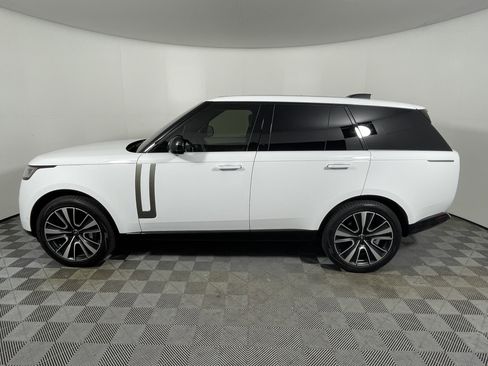 Used 2025 Land Rover Range Rover SE image 2