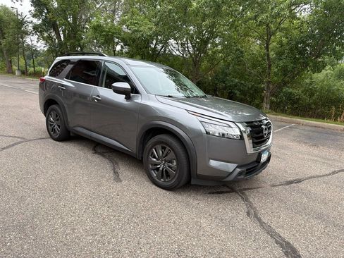 Used 2022 Nissan Pathfinder SV AWD/4WD image 14