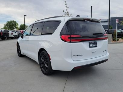 Used 2025 Chrysler Pacifica Limited